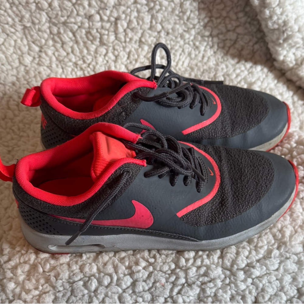 Nike Air Max Black and Red Women's Sneakers